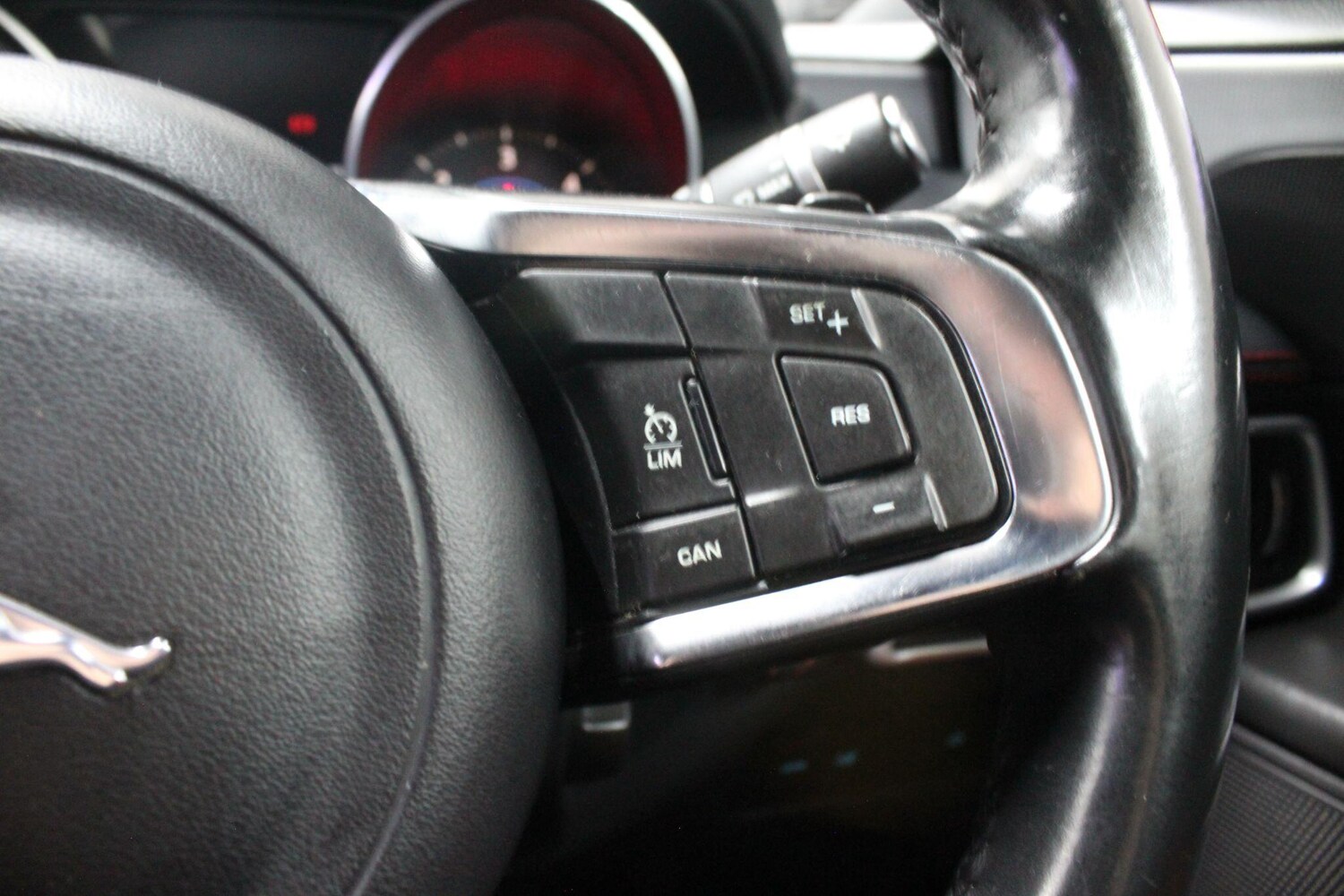 Used Jaguar XE 2016 for sale - 76138497: Photo 37