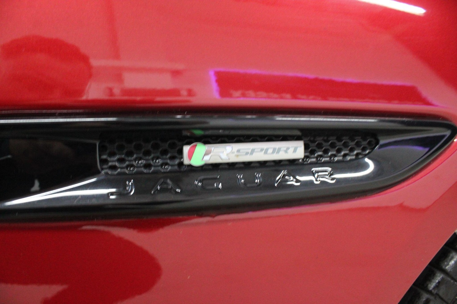 Used Jaguar XE 2016 for sale - 76138497: Photo 38