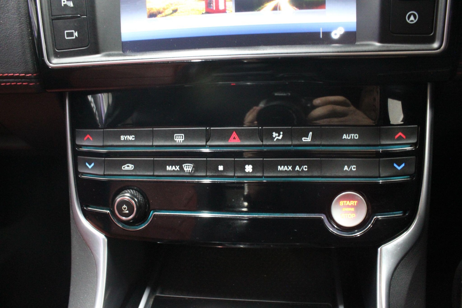 Used Jaguar XE 2016 for sale - 76138497: Photo 43