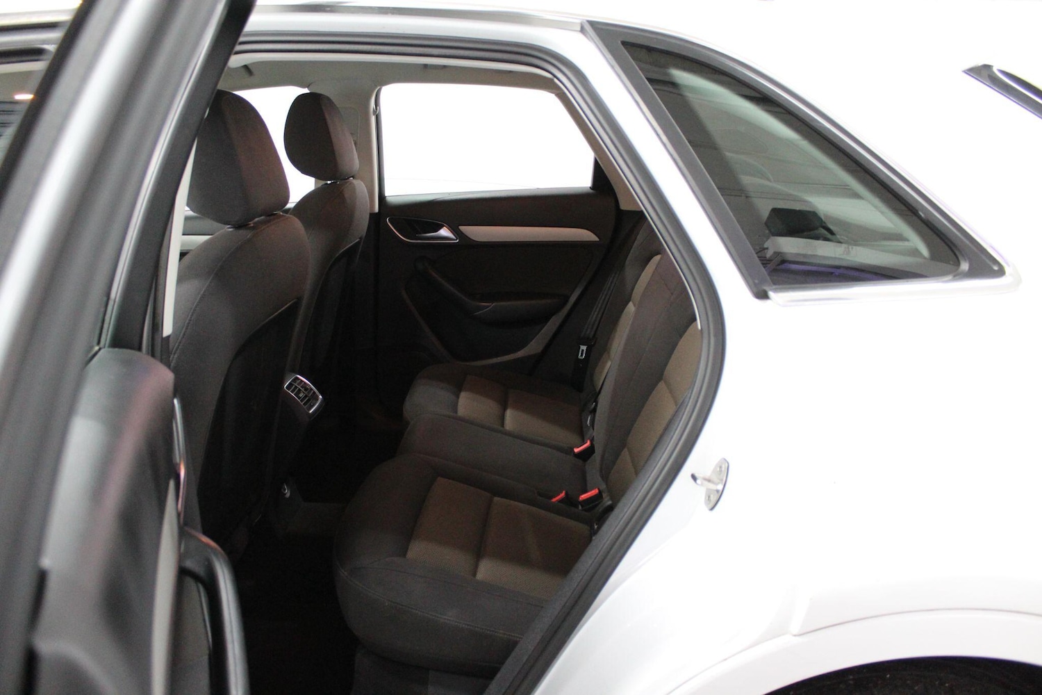 Used Audi Q3 2014 for sale - 76976660: Photo 17