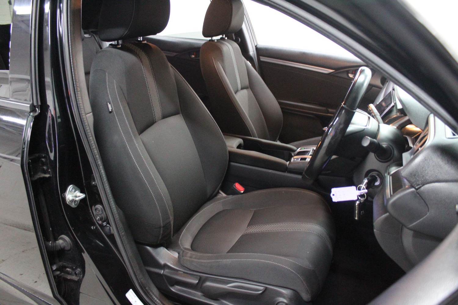 Used Honda Civic 2017 for sale - 77993979: Photo 12