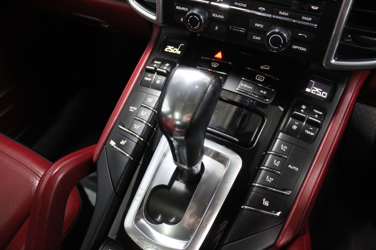 Used Porsche Cayenne 2015 for sale - 77683865: Photo 30