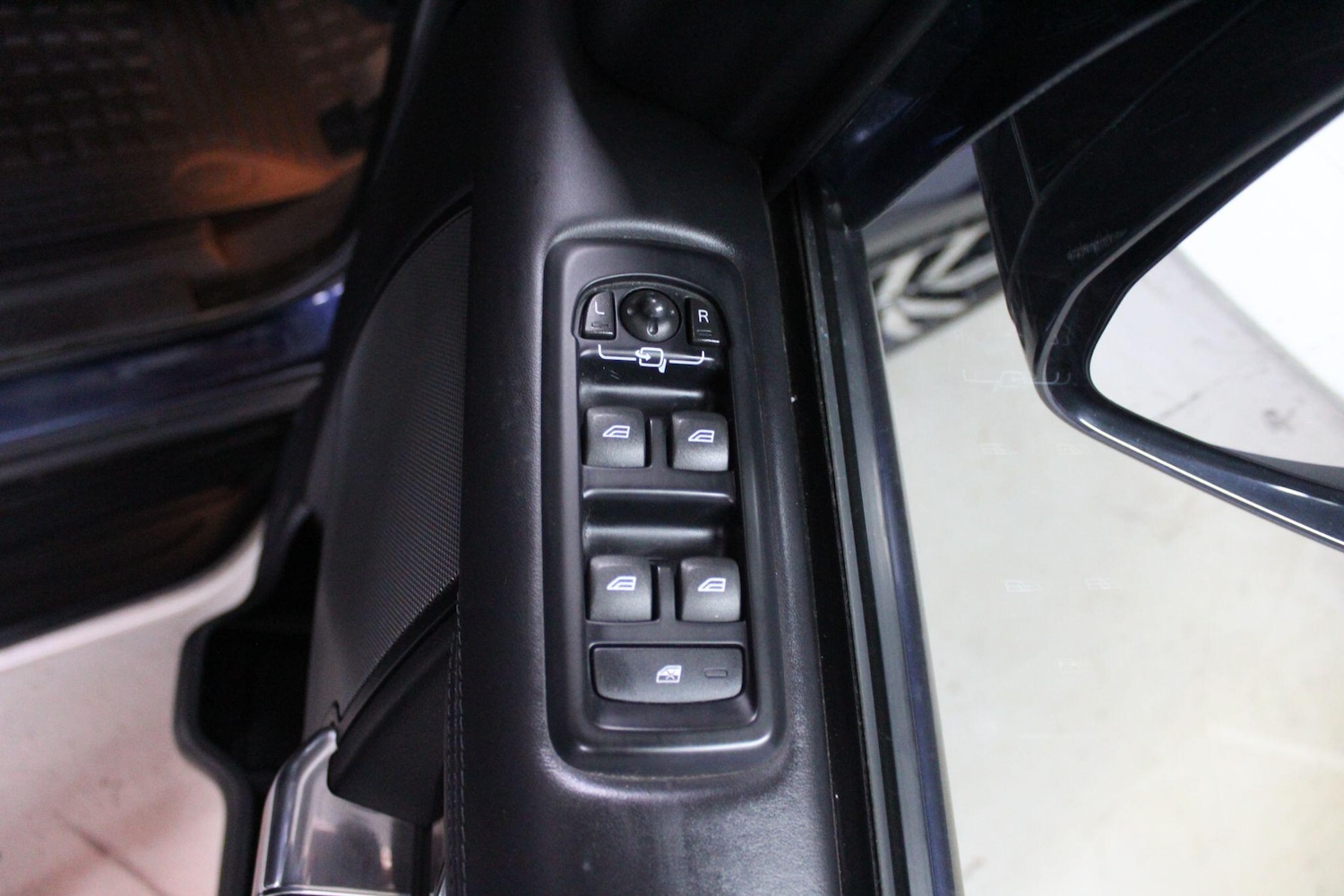 Used Land Rover Discovery 2015 for sale - 76823504: Photo 47