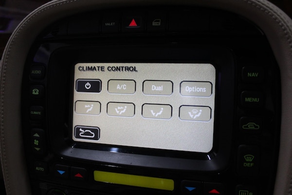 Used Jaguar XJ for sale - 74978614: Photo 28