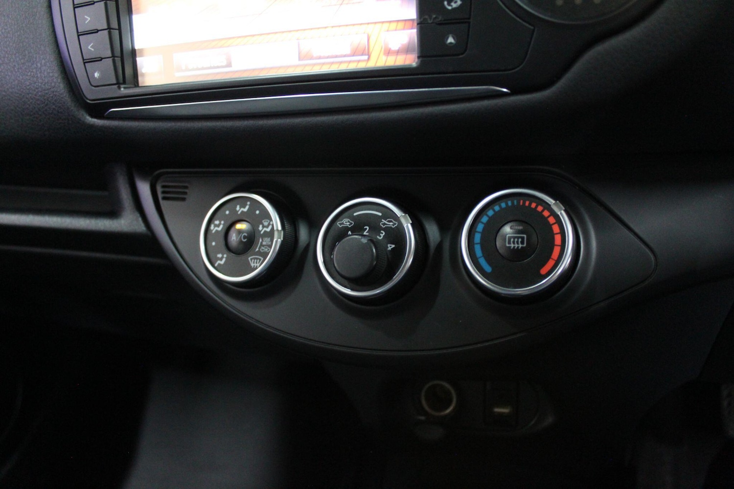 Used Toyota Yaris 2016 for sale - 76584254: Photo 34