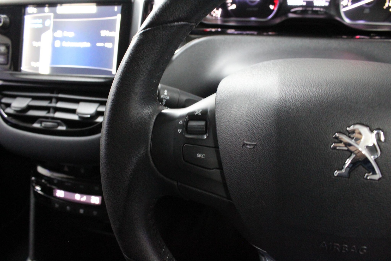 Used Peugeot 208 2013 for sale - 76137576: Photo 33