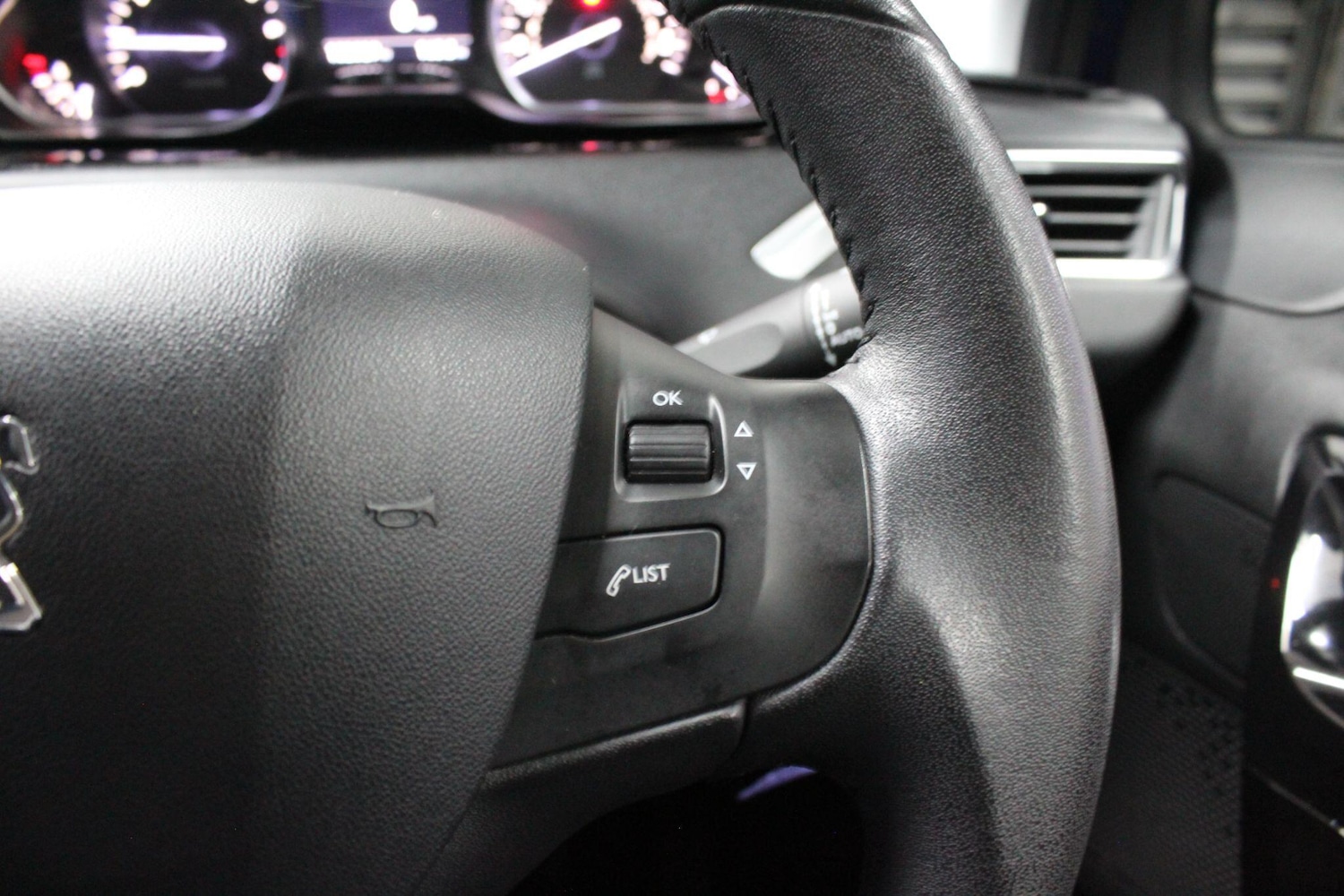 Used Peugeot 208 2013 for sale - 76137576: Photo 34