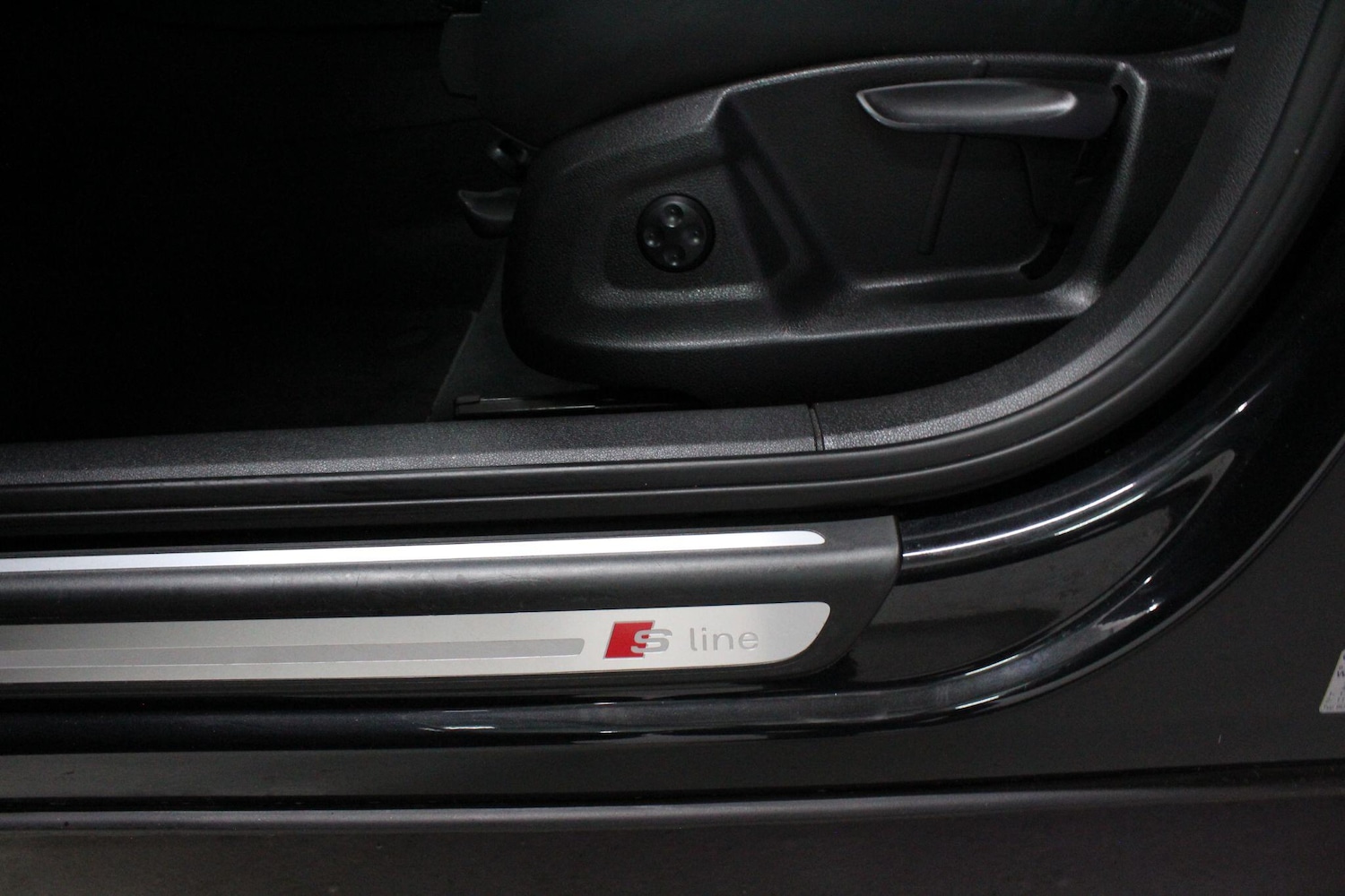 Used Audi Q3 2013 for sale - 76227975: Photo 34