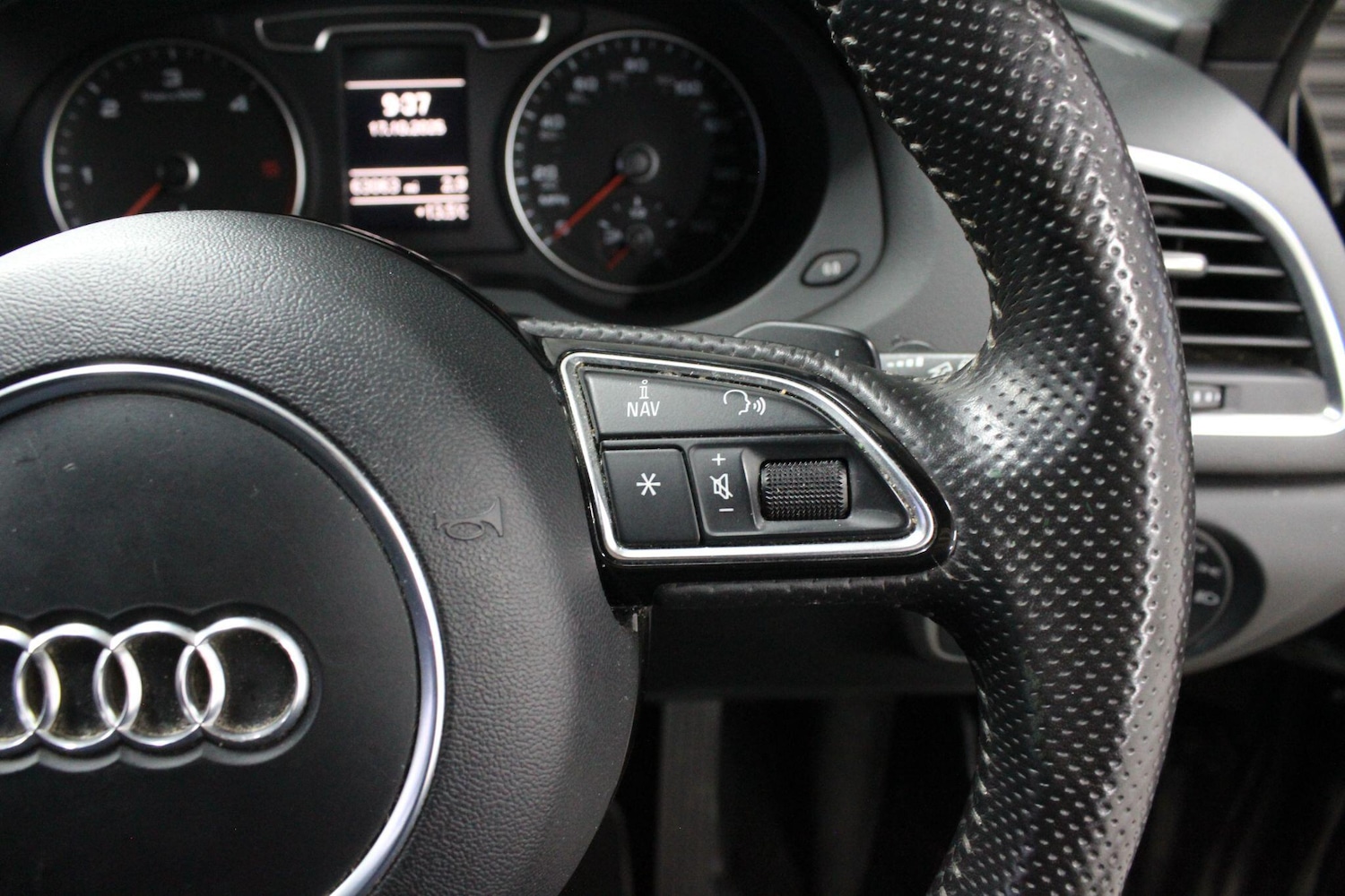 Used Audi Q3 2013 for sale - 76227975: Photo 35