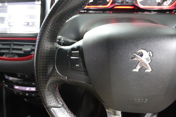 Used Peugeot 208 2013 for sale - 75269094: Photo 32