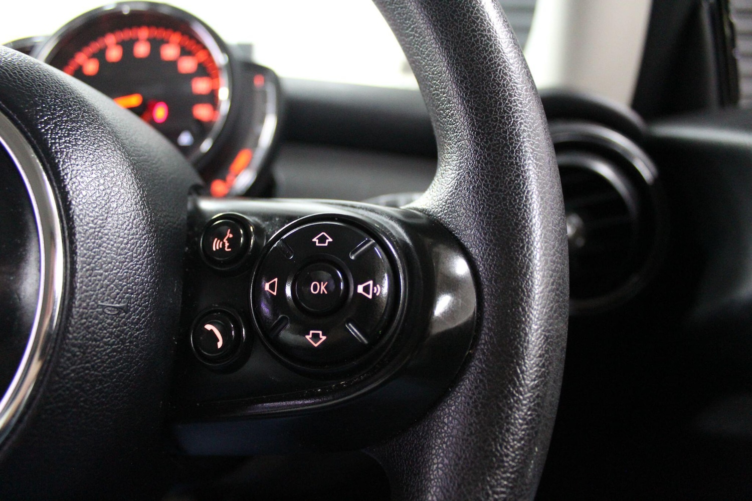 Used MINI Hatch 2018 for sale - 76865849: Photo 36