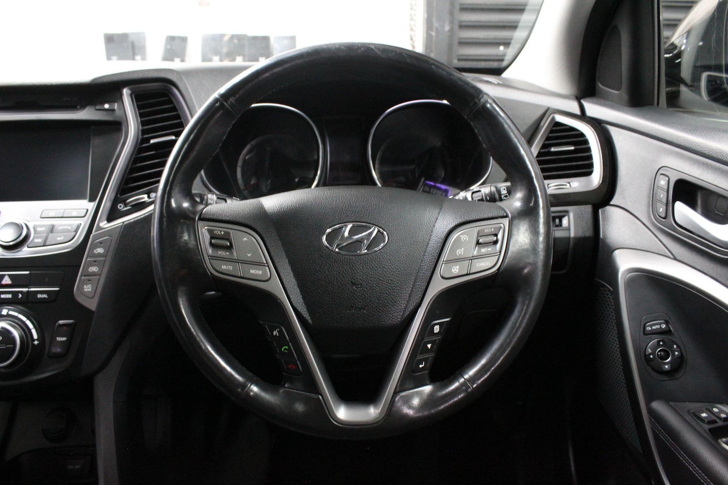 Used Hyundai Santa Fe 2015 for sale - 75965195: Photo 22