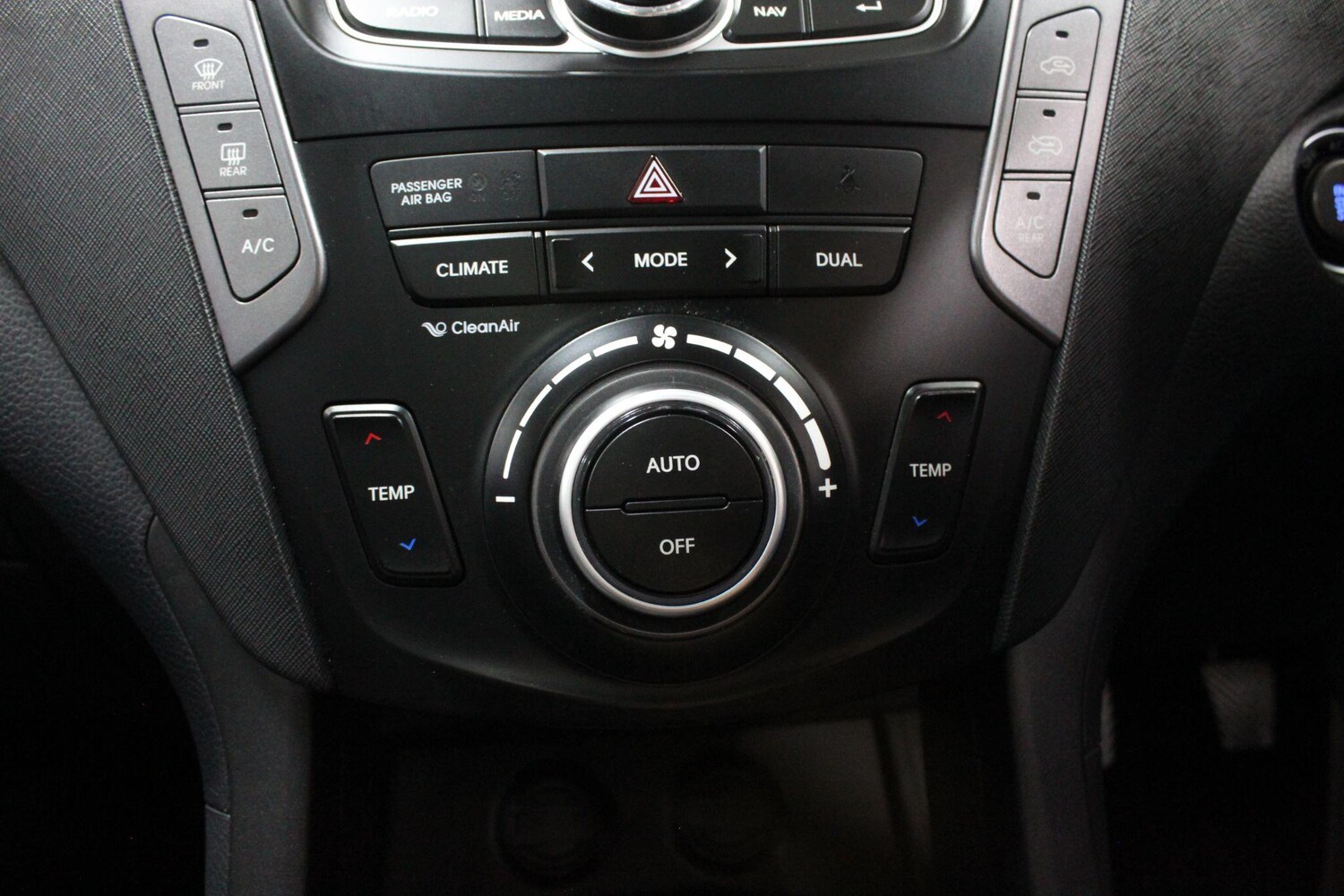 Used Hyundai Santa Fe 2015 for sale - 75965195: Photo 38