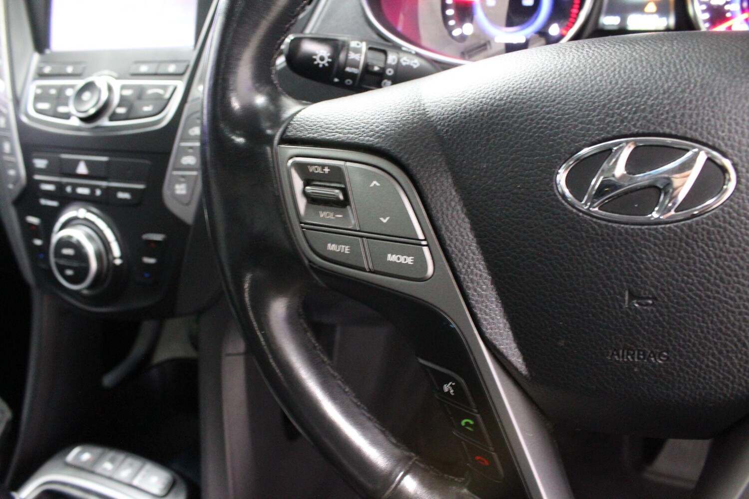 Used Hyundai Santa Fe 2015 for sale - 75965195: Photo 42