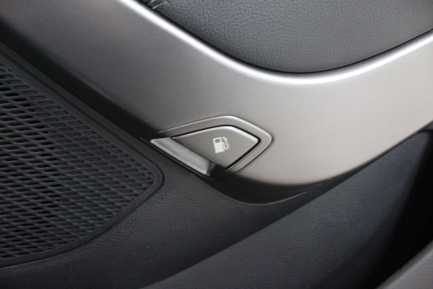 Used Hyundai Santa Fe 2015 for sale - 75965195: Photo 44