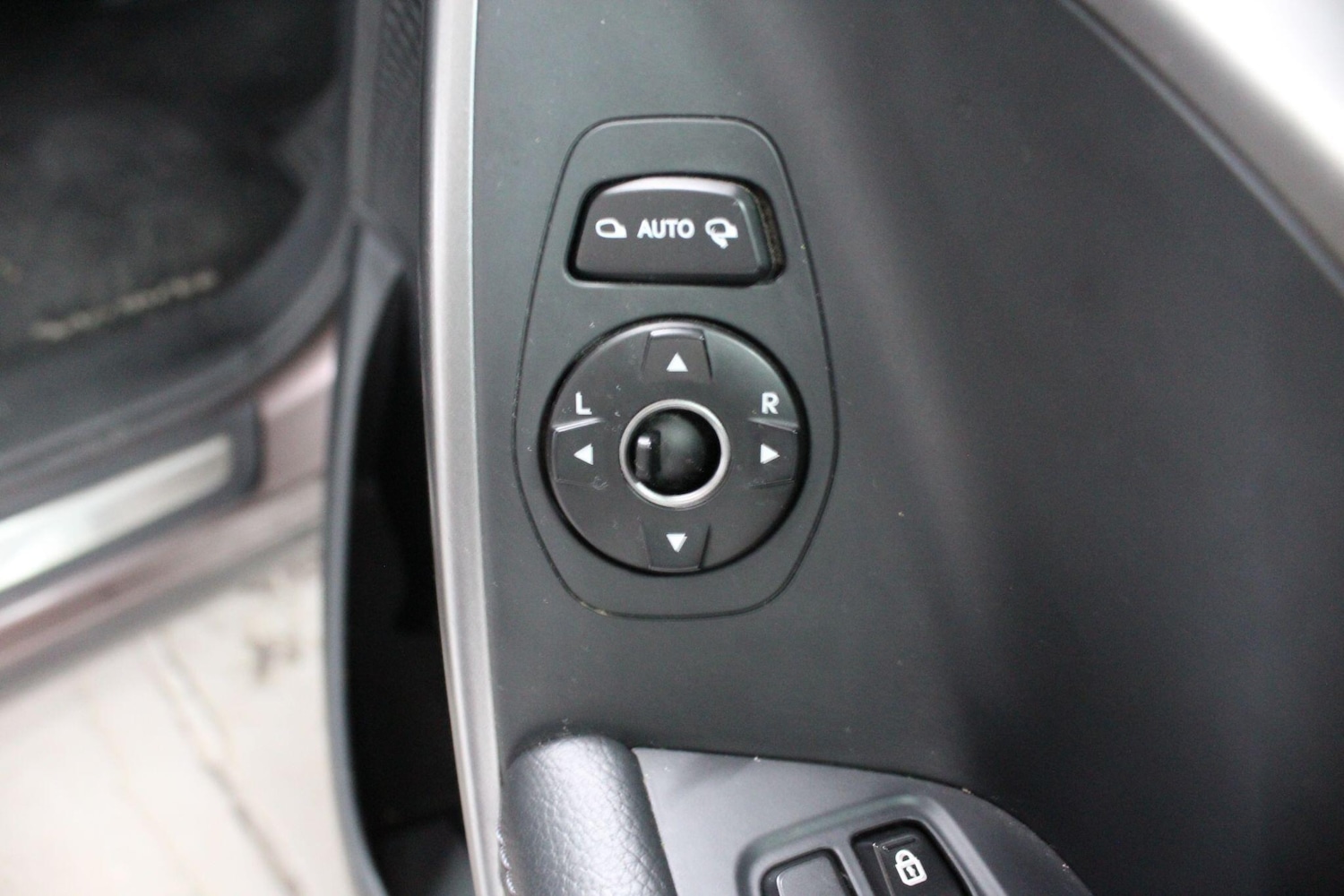 Used Hyundai Santa Fe 2015 for sale - 75965195: Photo 52