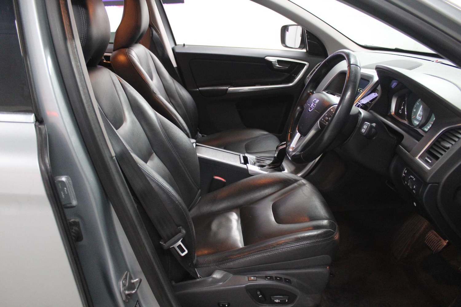 Used Volvo XC60 2015 for sale - 76899698: Photo 11