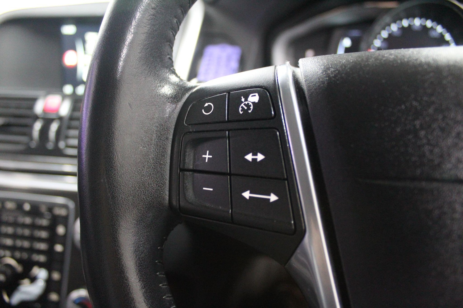 Used Volvo XC60 2015 for sale - 76899698: Photo 33