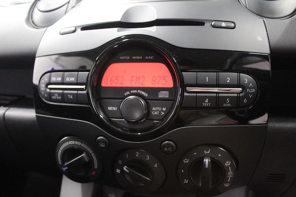 Used Mazda Mazda2 2015 for sale - 74498360: Photo 25