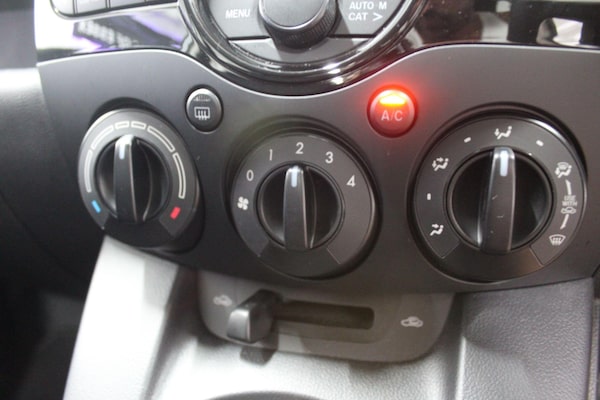 Used Mazda Mazda2 2015 for sale - 74498360: Photo 29