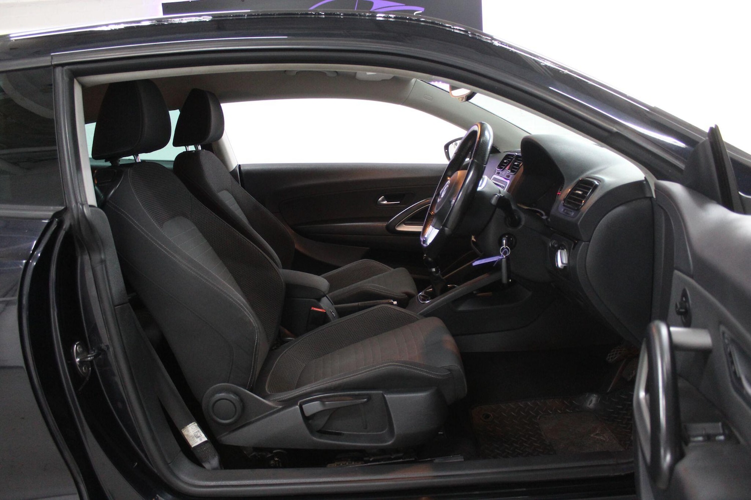 Used Volkswagen Scirocco 2010 for sale - 77625082: Photo 11