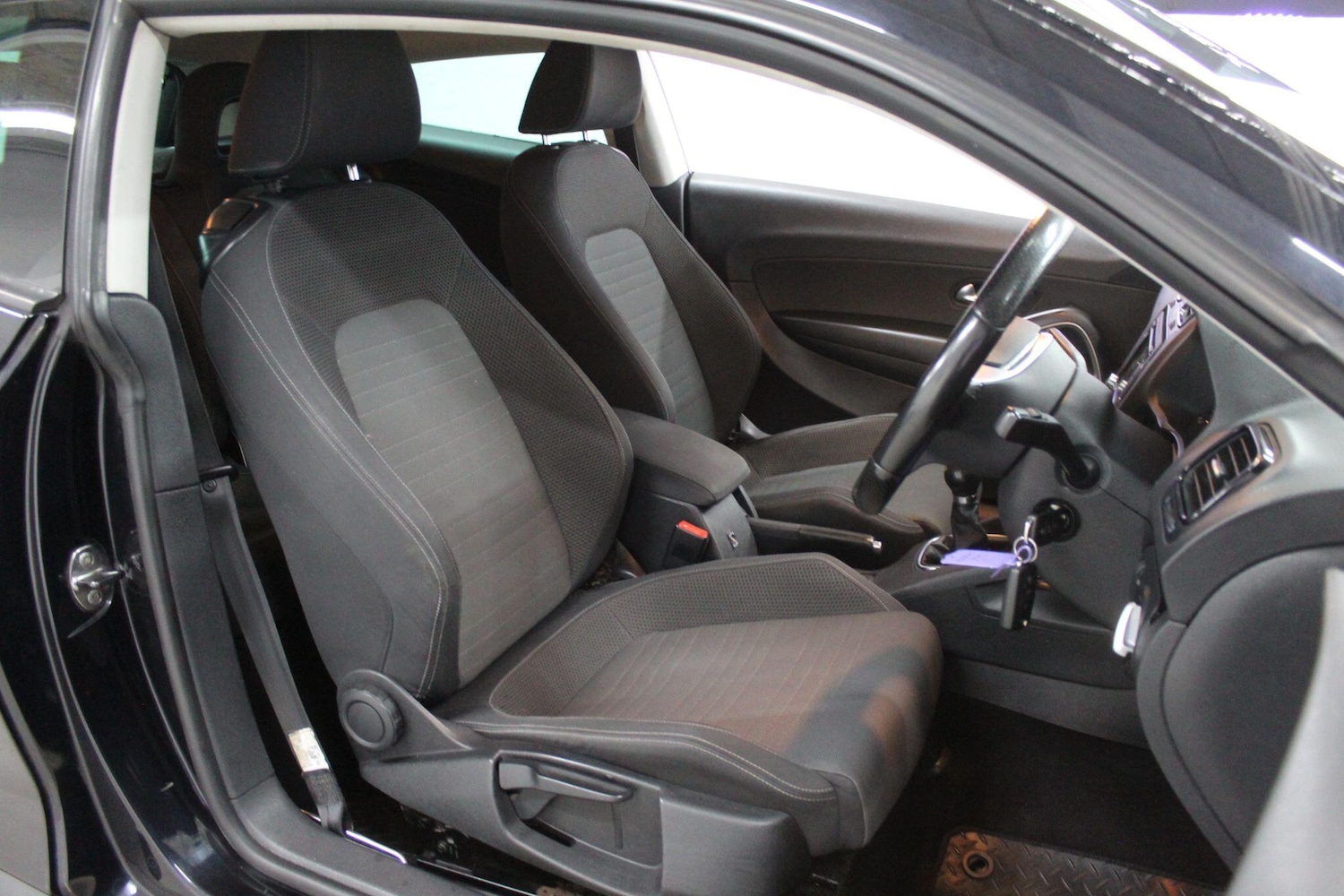 Used Volkswagen Scirocco 2010 for sale - 77625082: Photo 12