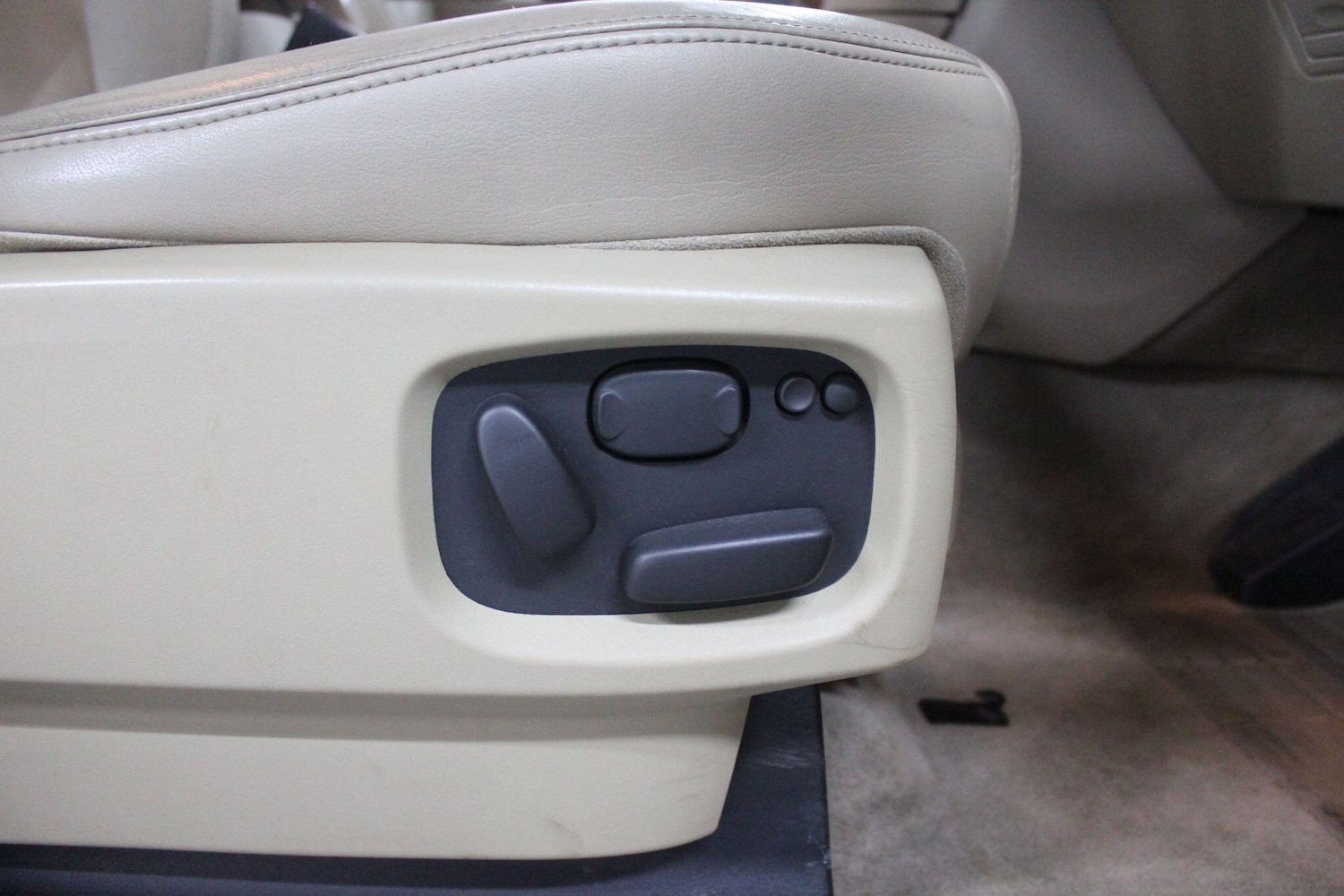 Used Land Rover Discovery 4 2014 for sale - 76976659: Photo 33