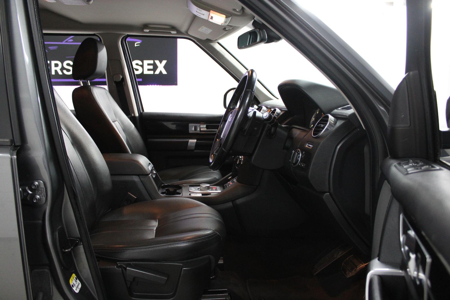 Used Land Rover Discovery 4 2014 for sale - 77190830: Photo 11