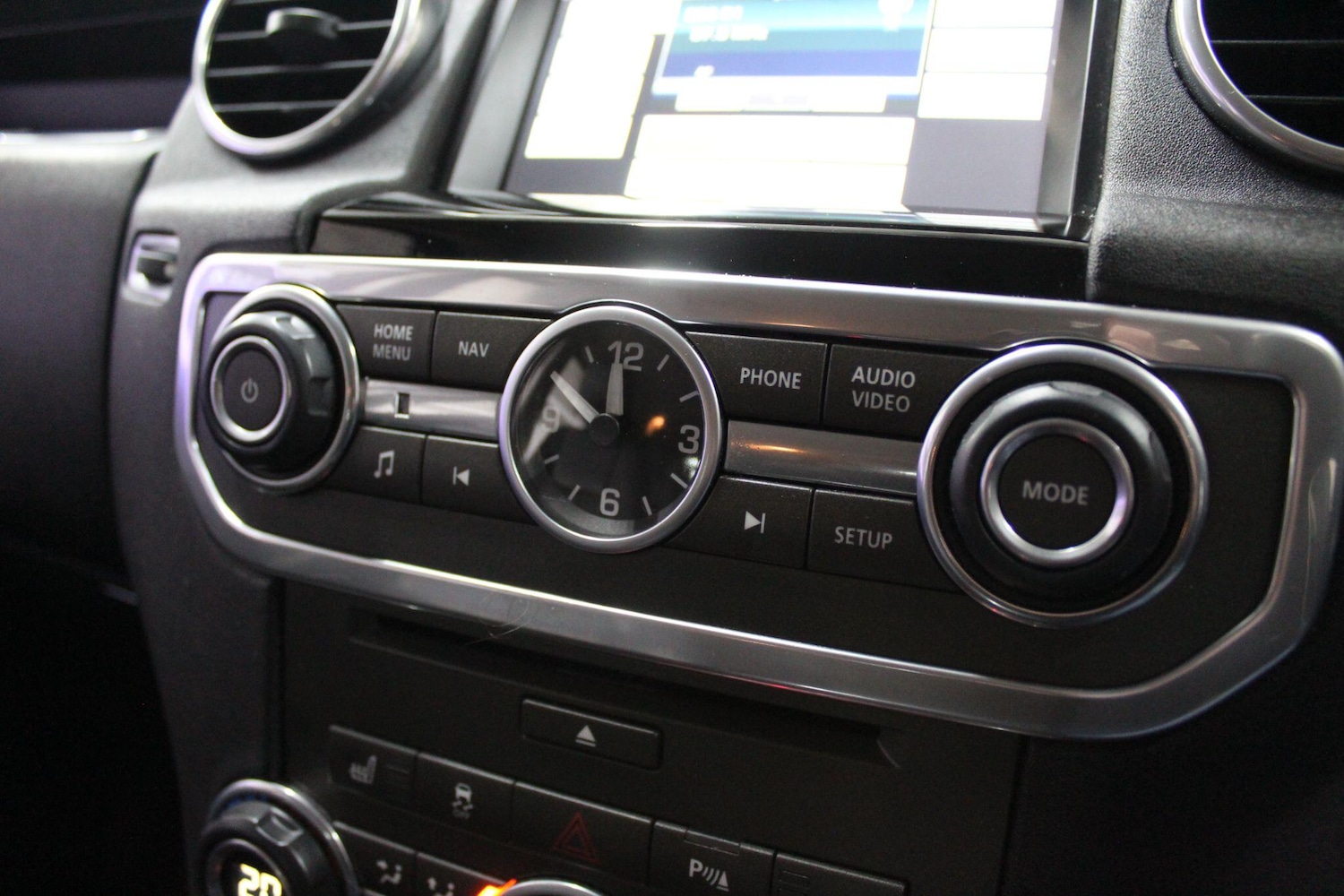 Used Land Rover Discovery 4 2014 for sale - 77190830: Photo 34