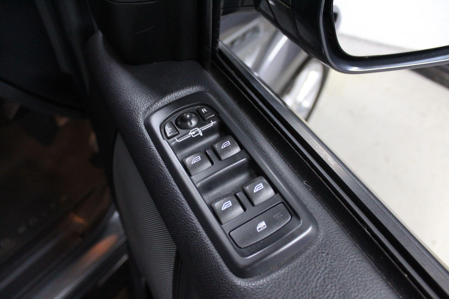 Used Land Rover Discovery 4 2014 for sale - 77190830: Photo 41