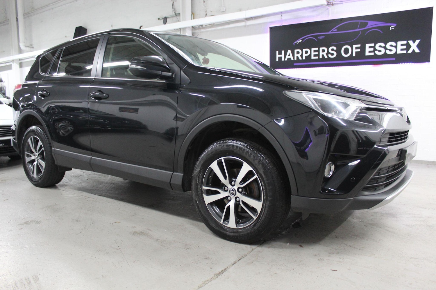 Used Toyota RAV4 2017 for sale - 77215828: Photo 2