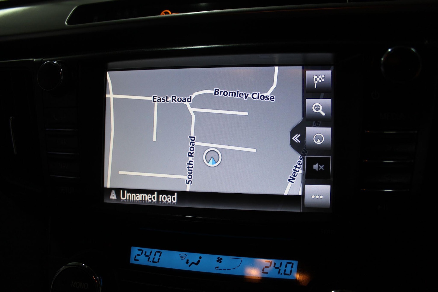 Used Toyota RAV4 2017 for sale - 77215828: Photo 24