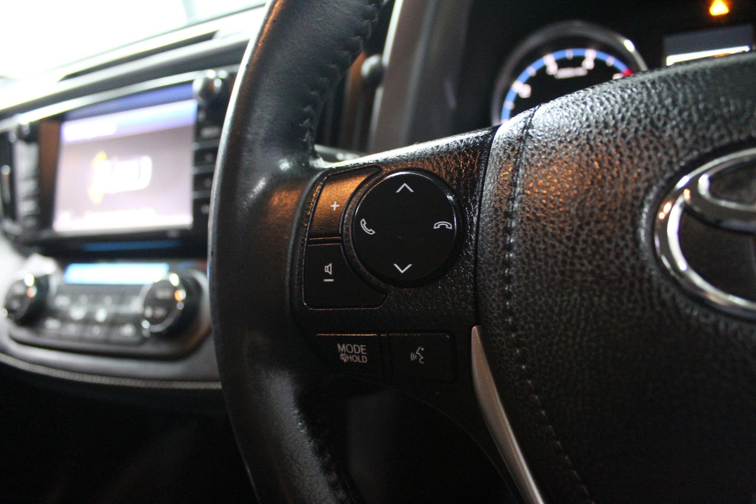 Used Toyota RAV4 2017 for sale - 77215828: Photo 28