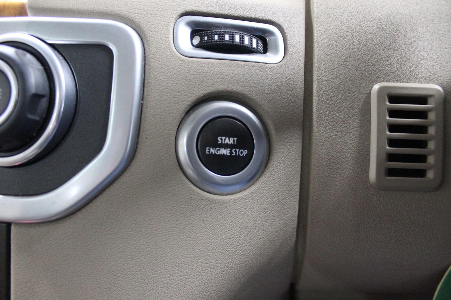 Used Land Rover Discovery 4 2016 for sale - 77424942: Photo 45