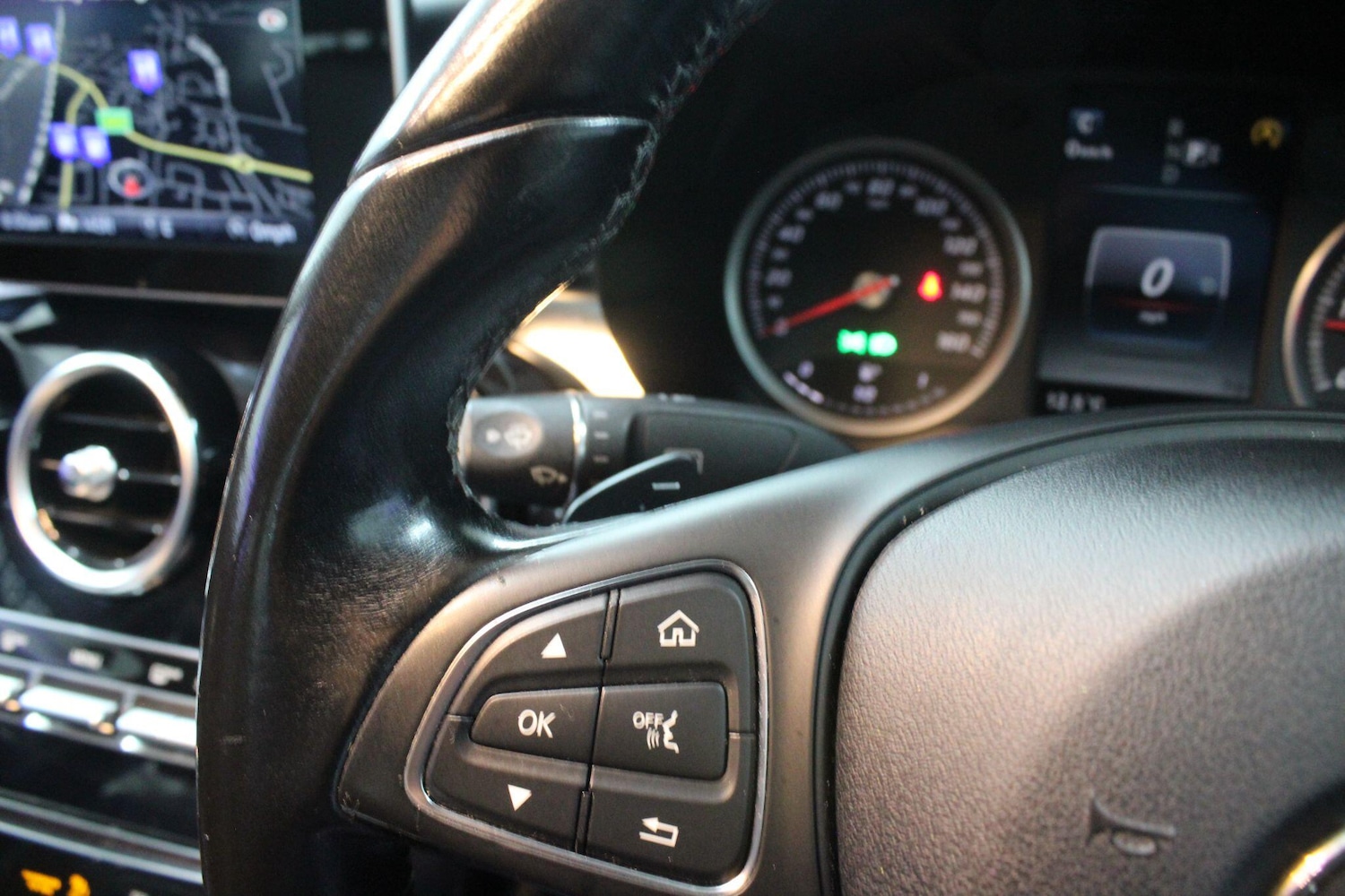 Used Mercedes-Benz C Class 2015 for sale - 76992533: Photo 34