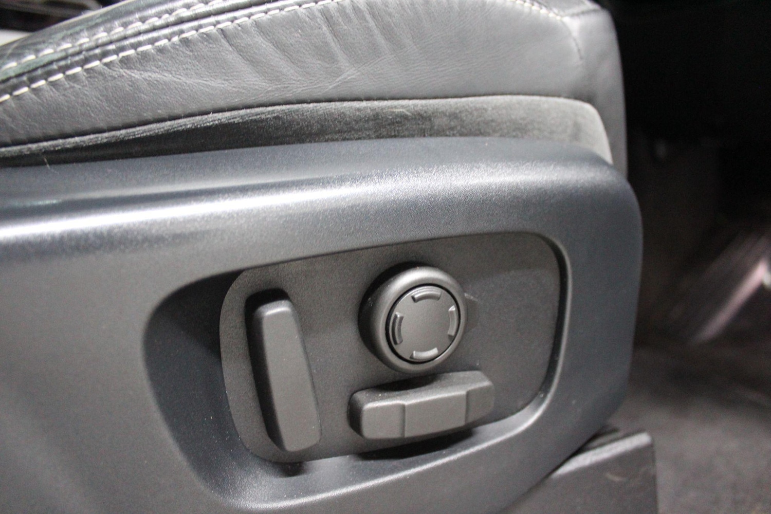 Used Land Rover Discovery 2019 for sale - 77238309: Photo 41