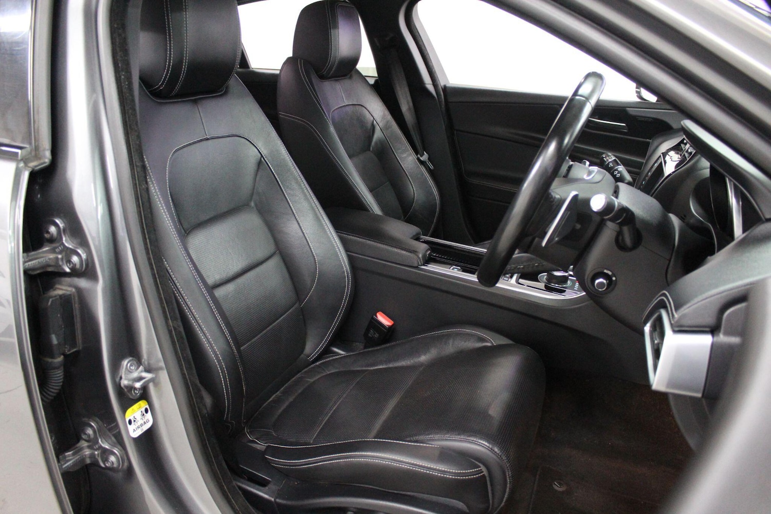 Used Jaguar XE 2017 for sale - 77670480: Photo 12