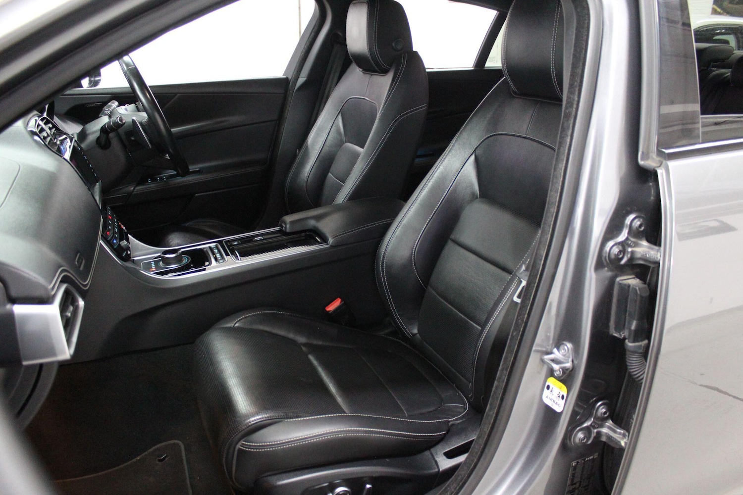 Used Jaguar XE 2017 for sale - 77670480: Photo 14