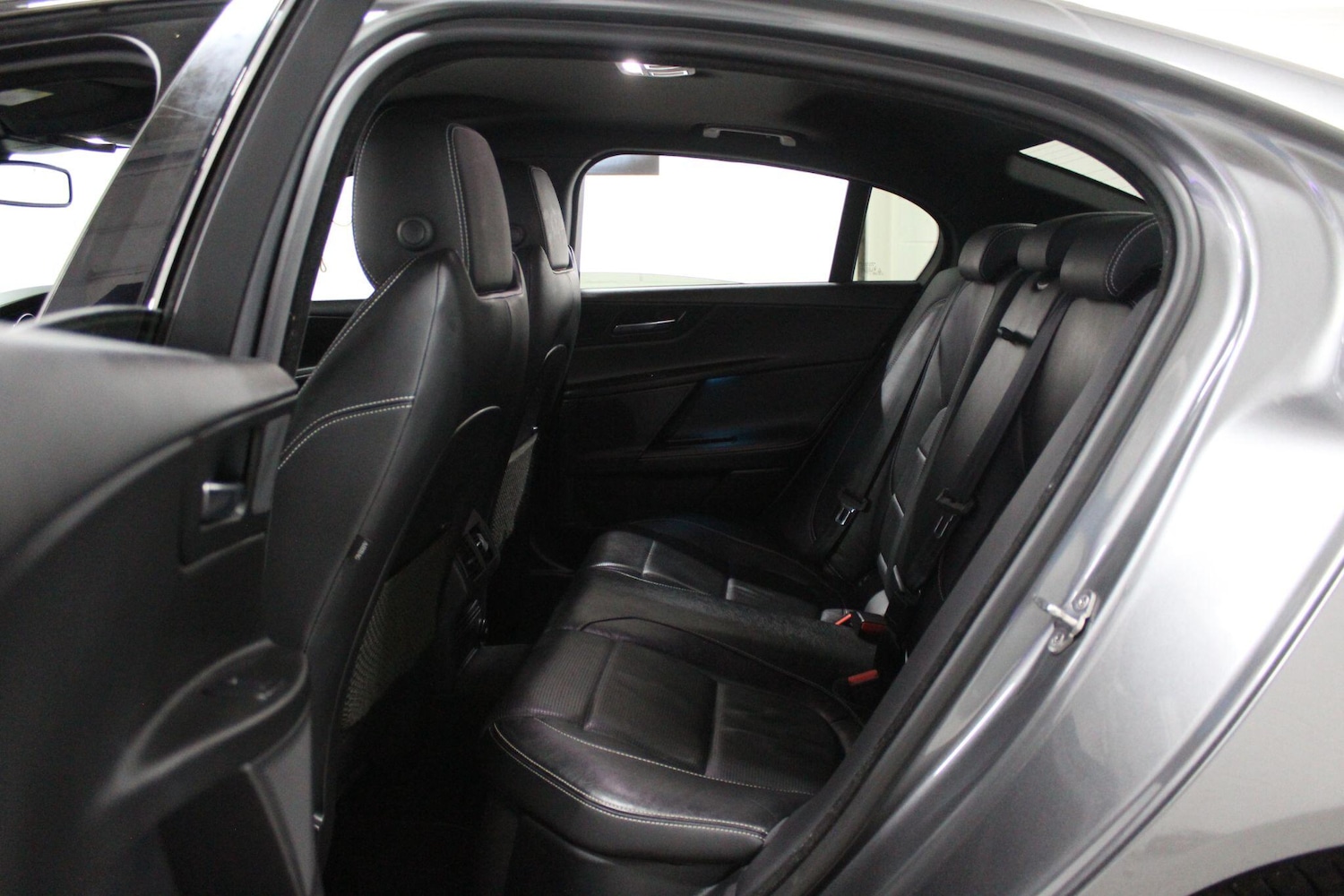 Used Jaguar XE 2017 for sale - 77670480: Photo 17