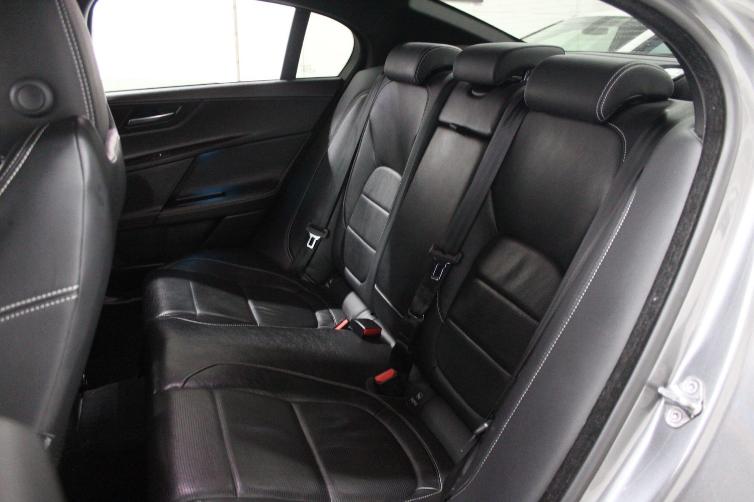 Used Jaguar XE 2017 for sale - 77670480: Photo 18