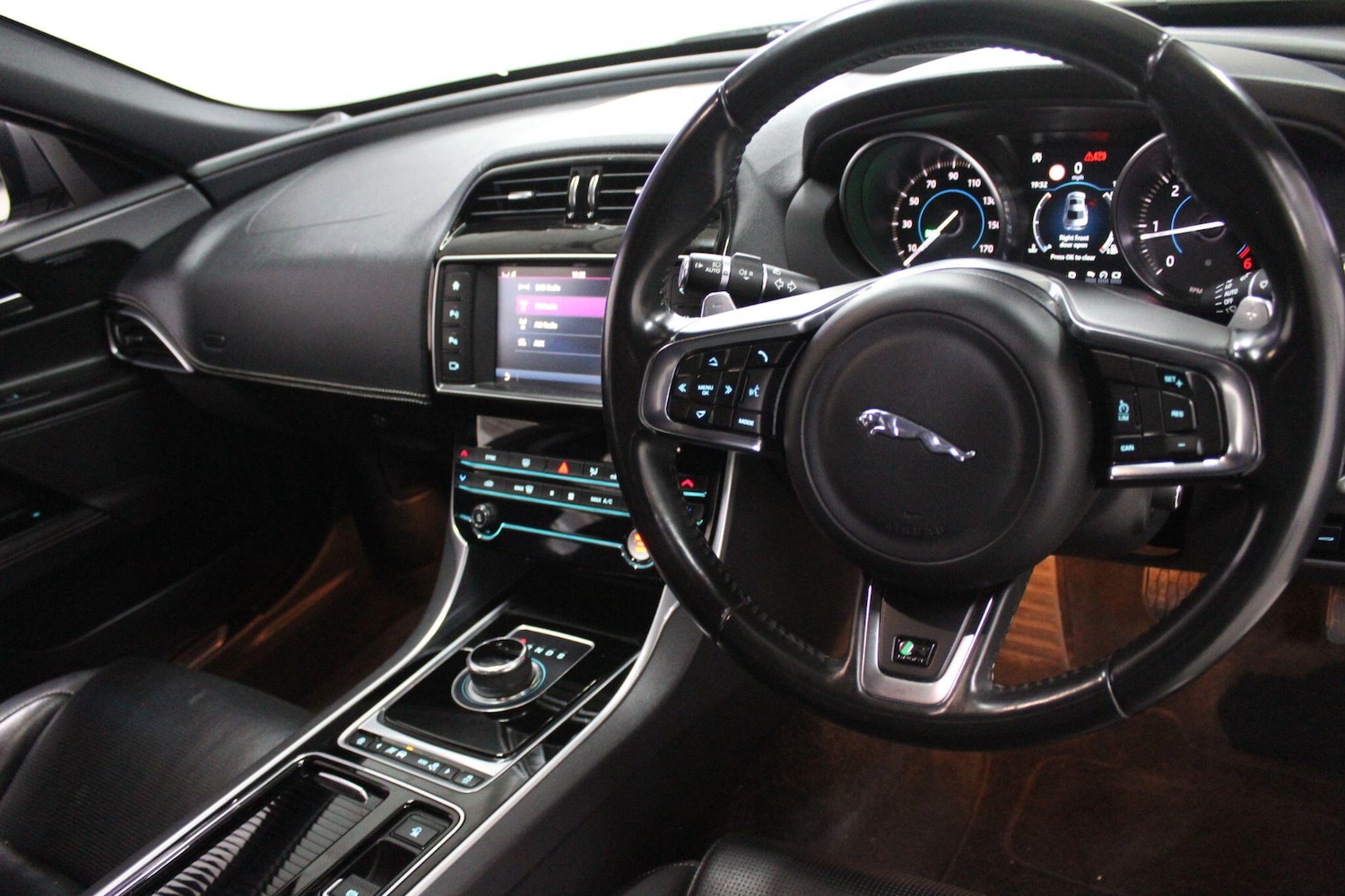 Used Jaguar XE 2017 for sale - 77670480: Photo 19