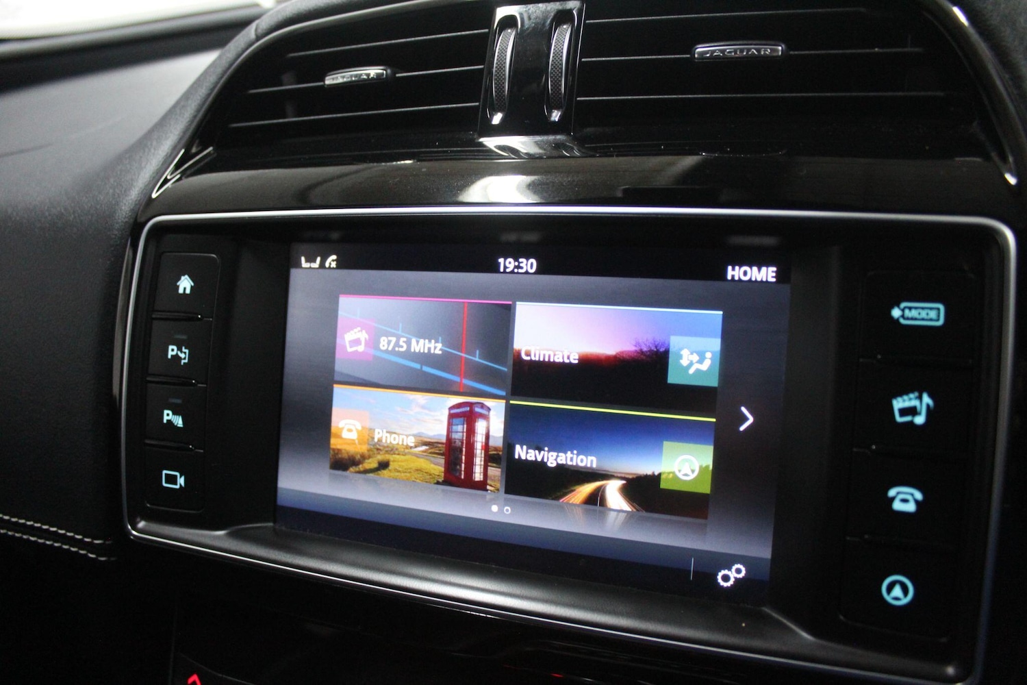 Used Jaguar XE 2017 for sale - 77670480: Photo 25