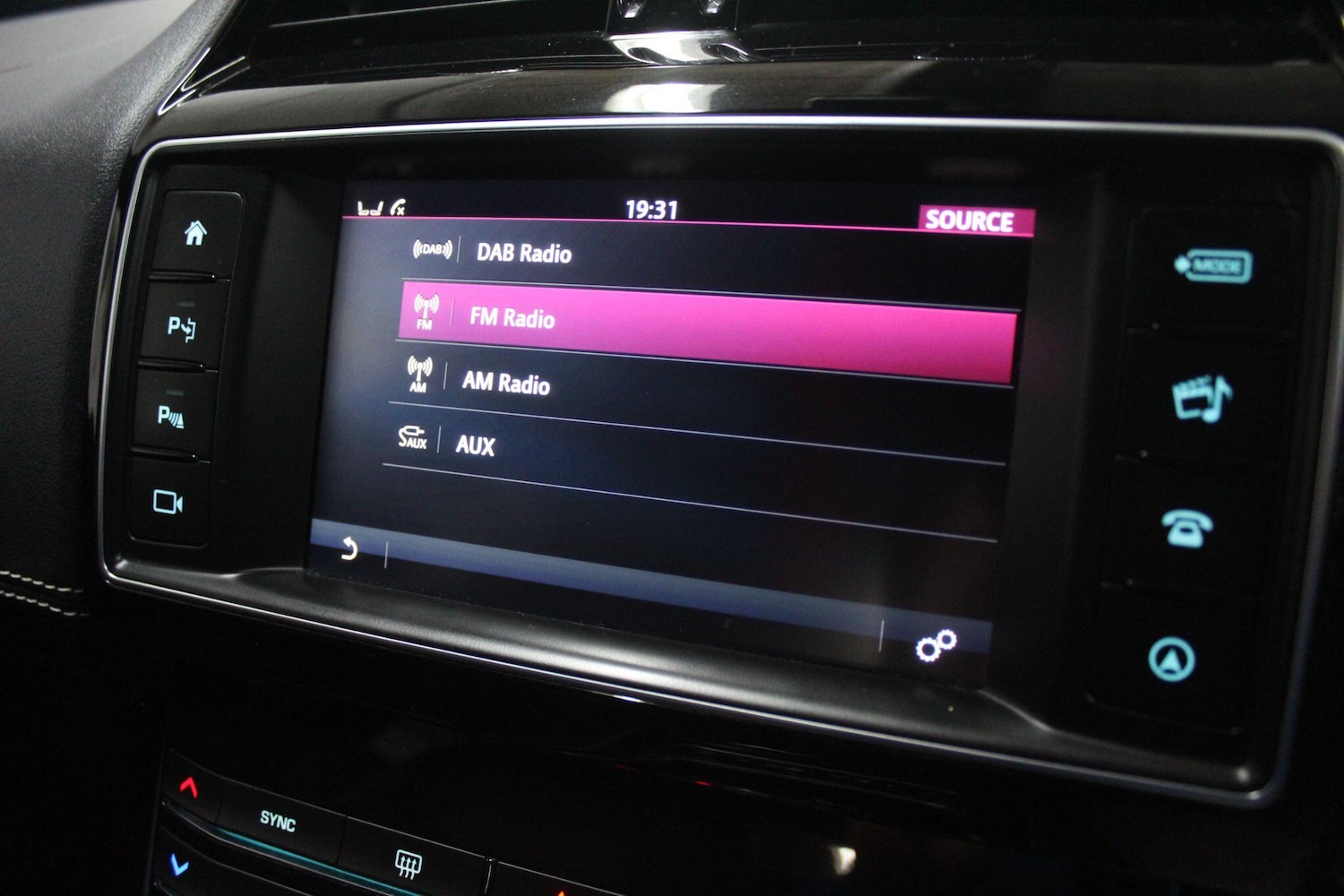 Used Jaguar XE 2017 for sale - 77670480: Photo 26