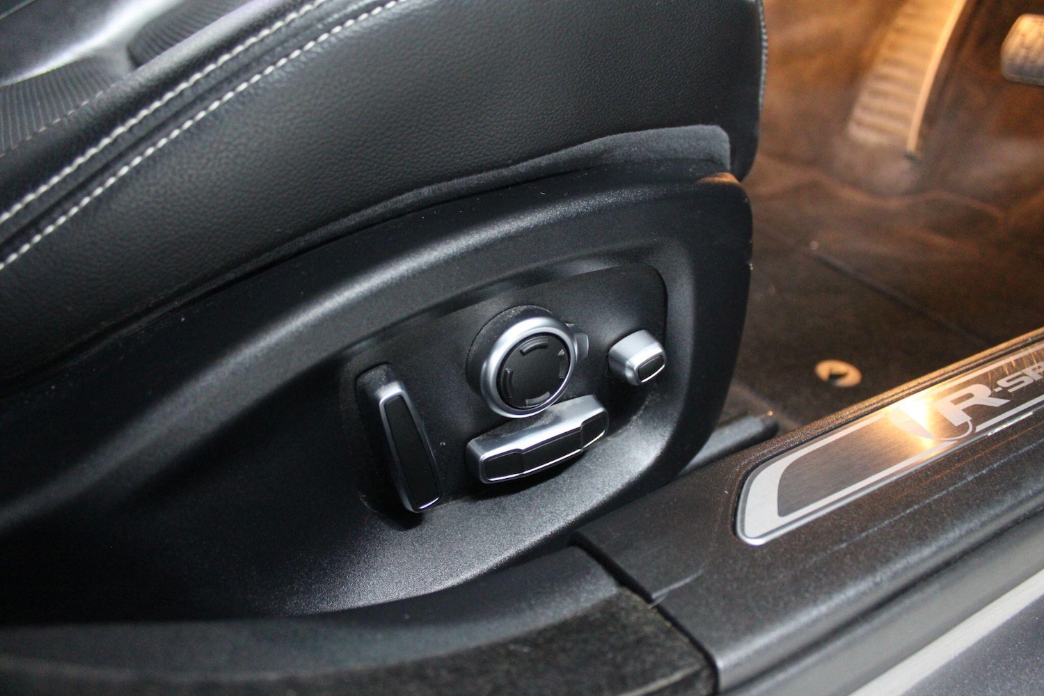 Used Jaguar XE 2017 for sale - 77670480: Photo 31