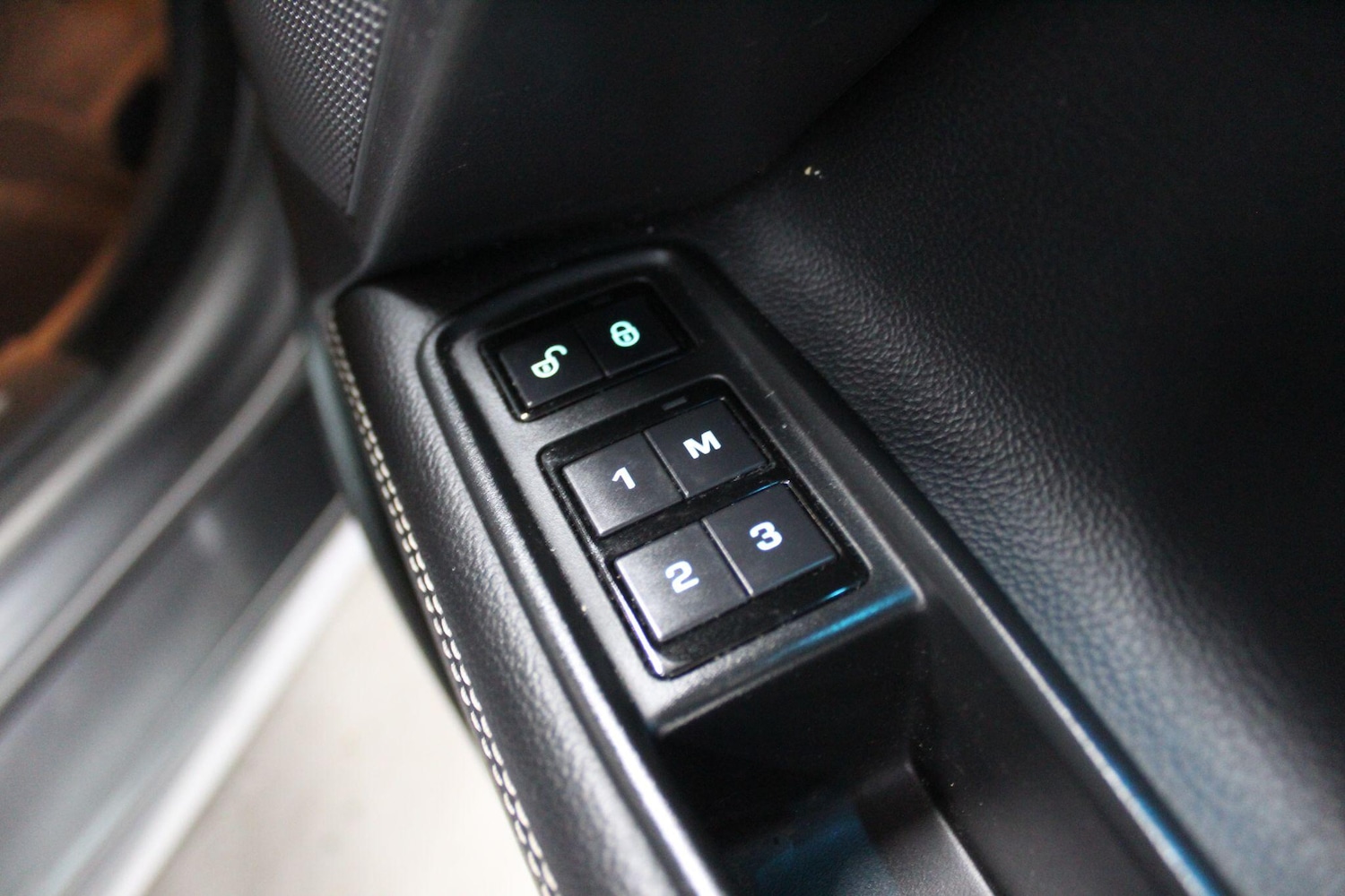 Used Jaguar XE 2017 for sale - 77670480: Photo 32