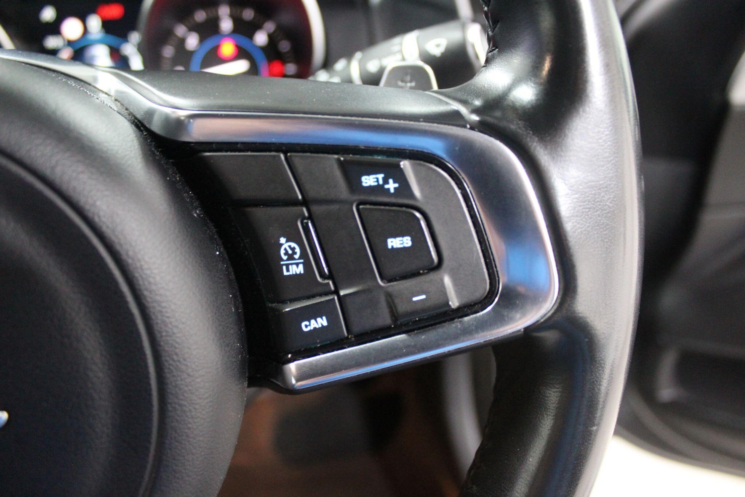 Used Jaguar XE 2017 for sale - 77670480: Photo 39