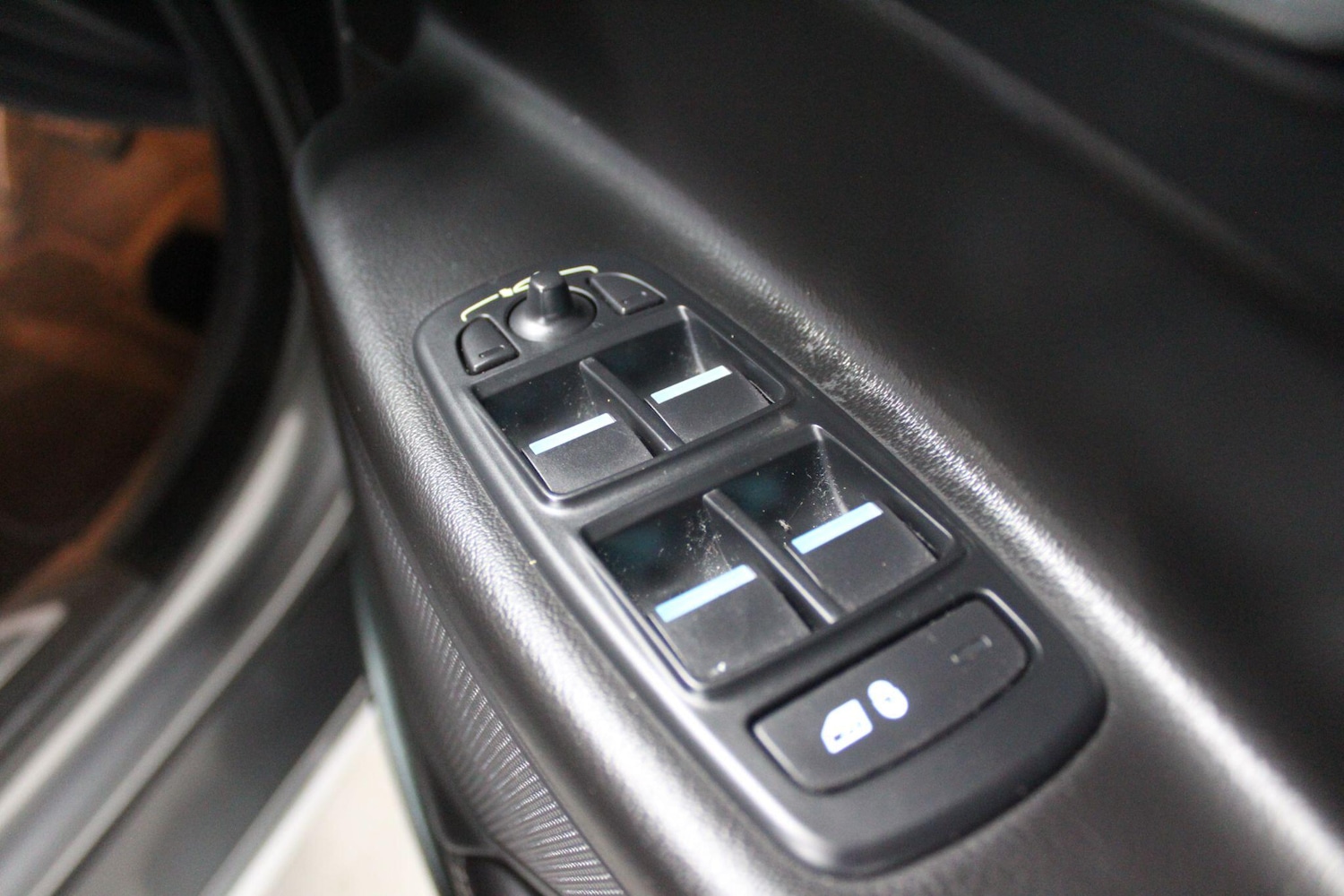 Used Jaguar XE 2017 for sale - 77670480: Photo 42