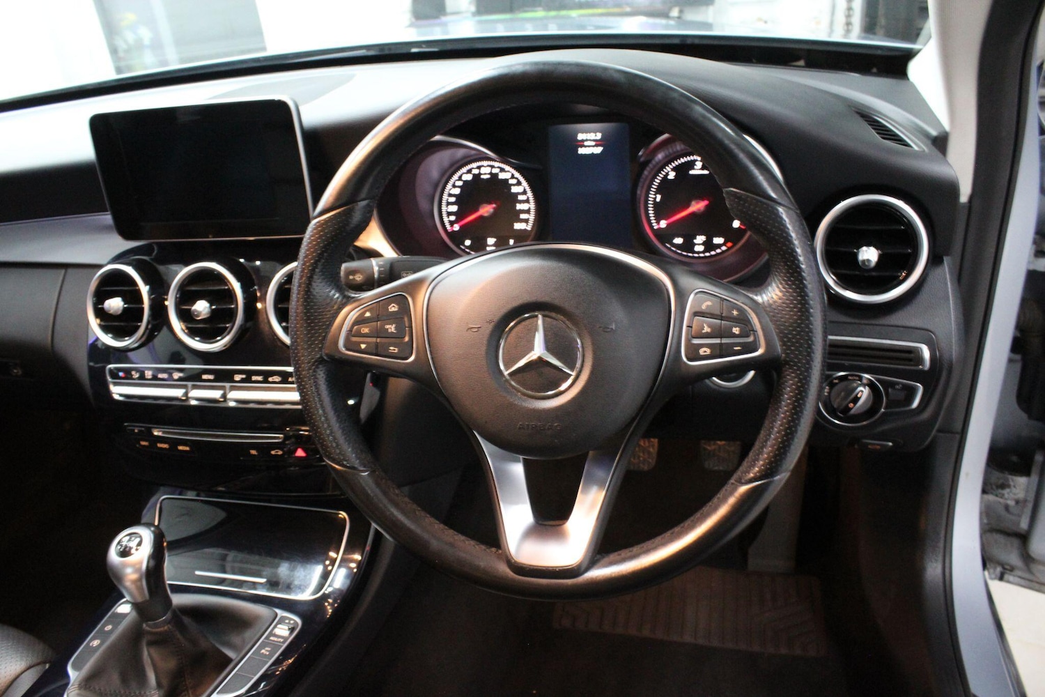 Used Mercedes-Benz C Class 2015 for sale - 76399147: Photo 36