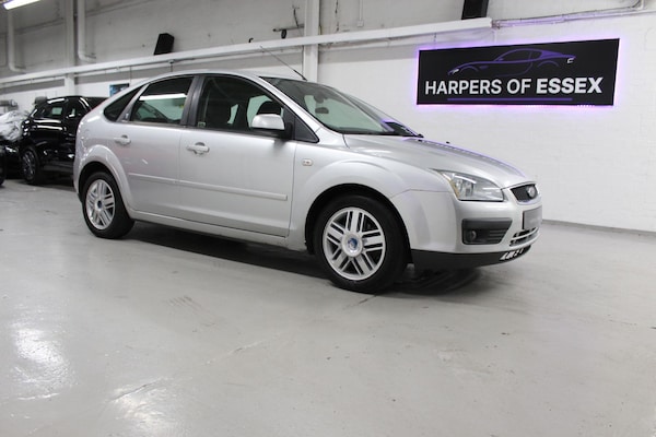 Cheap Ford Focus (56) - 1.6 Ghia 5dr for sale in United Downs, Cornwall