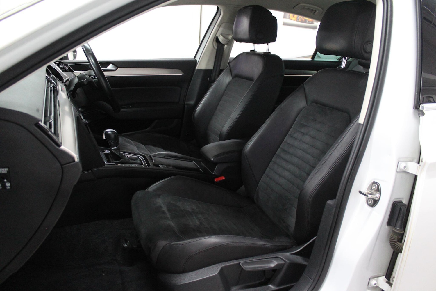 Used Volkswagen Passat for sale - 77625575: Photo 14